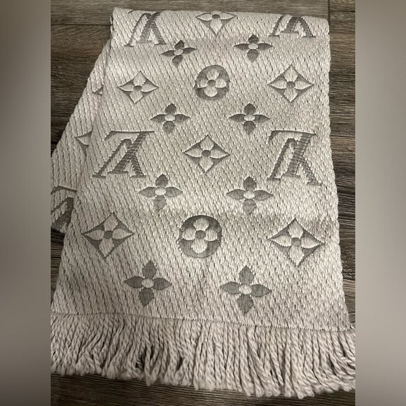 Louis Vuitton Gray Logomania Printed Scarf - Picture 5 of 5